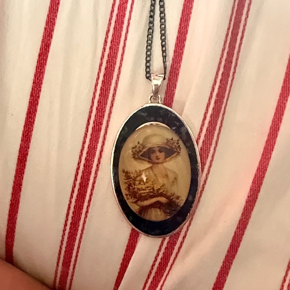 Artistic Black and Cream Cameo Necklace - Picture 3 of 4